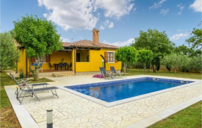 Amazing home in Cokuni with Outdoor swimming pool and 2 Bedrooms